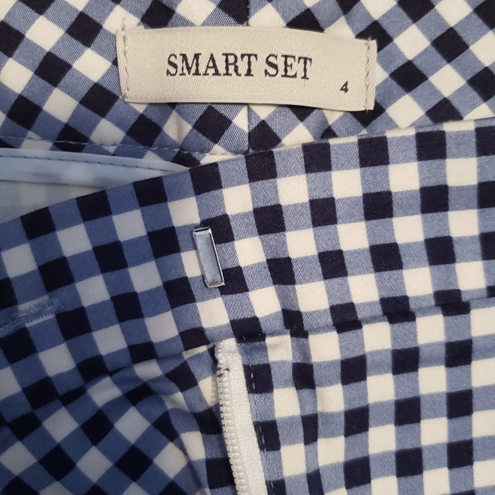 Checkered Cropped Pants - Picture 3 of 4